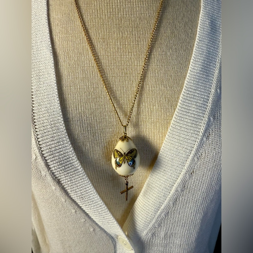 Vintage Hand Painted Quail Egg Pendant Butterfly Necklace Finished With Cross - Picture 2 of 6